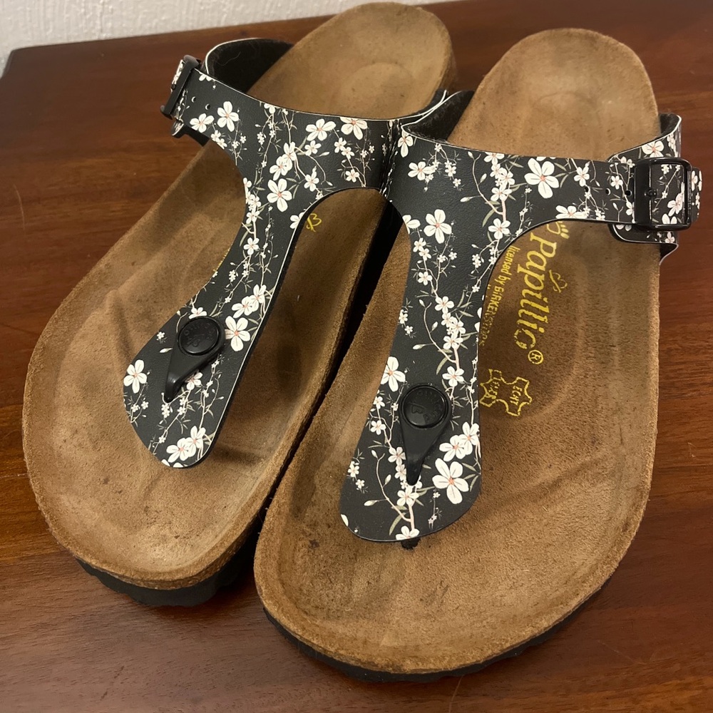 Women’s size 9 (40) Papillio by Birkenstock Black and White Floral Thong Sandals